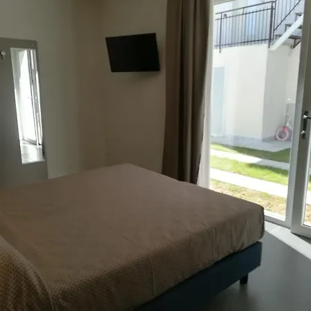 Garda Guest house *